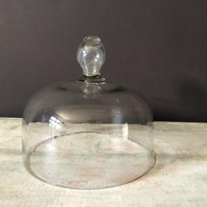 ancienne cloche en verre