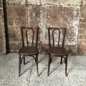 anciennes chaises bistrot