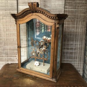 Ancienne vitrine en bois