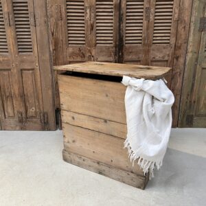 Ancien meuble charbonnier en bois