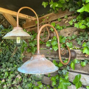 Lampes murale en cuivre et métal. Luminaire d'extérieur émaillée